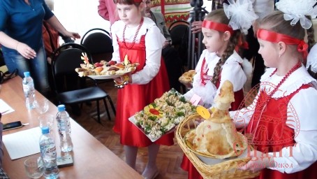 "Масленицу встречаем да блинами угощаем!"