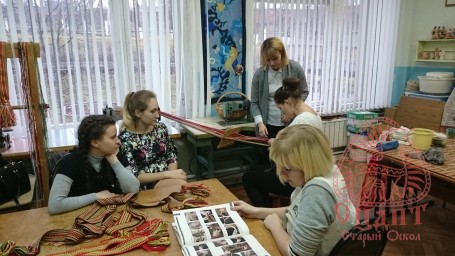 Мастера Центра продолжают развивать традиционные промыслы и ремесла. Мастера Центра продолжают развивать традиционные промыслы и ремесла.