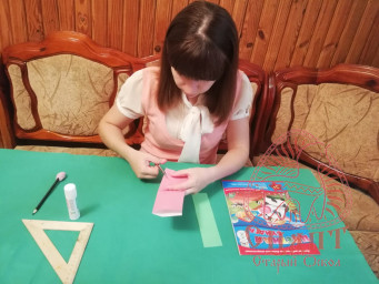 Мастер - класс "Изготовление закладки для книжки из бумаги" 1