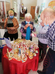 Мастер Центра Татьяна Часовских провела для жителей села Теплый Колодезь мастер-класс по лепке 3