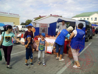 Мастера на ярмарке-распродаже продовольственных товаров, сельскохозяйственной и сувенирной продукции 2