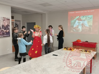Сегодня прошел урок народной культуры "Покров - натопи нашу хату без дров" вместе с дружными ученика 12