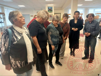 Экскурсия по выставке "Народный мастер-2022" для гостей из Яковлевского городского округа 3