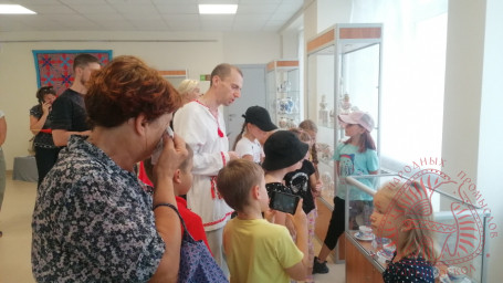 Экскурсия по выставке "Две судьбы" 1