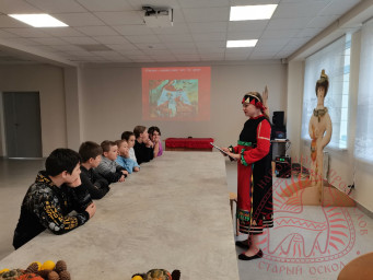 Сегодня прошел урок народной культуры "Покров - натопи нашу хату без дров" вместе с дружными ученика 9