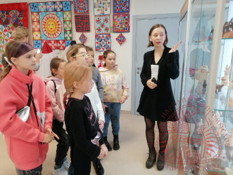Экскурсия по выставке "Народный мастер-2022"