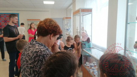Экскурсия по выставке "Две судьбы" 2