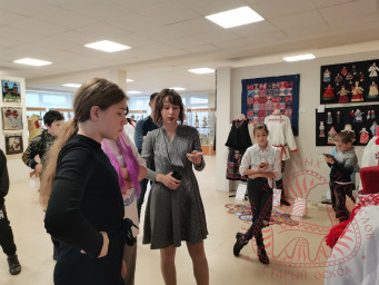 Сегодня прошел урок народной культуры "Покров - натопи нашу хату без дров" вместе с дружными ученика 1