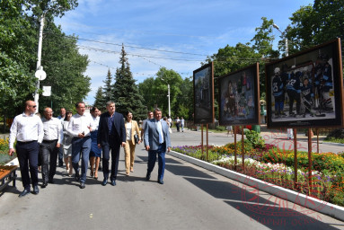 В Белгороде открылась персональная фотовыставка Андрея Смольникова "Белгородчина. Людям о людях" 1