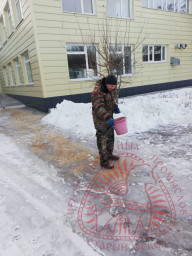 #Зимапрекрасна, когда безопасна! В рамках акции-уборка снега, посыпка дорожек соляно- песочной смесь 0