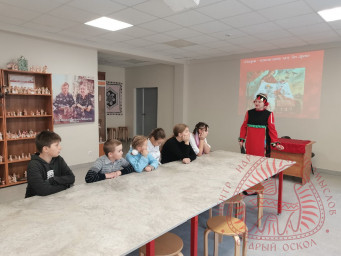 Сегодня прошел урок народной культуры "Покров - натопи нашу хату без дров" вместе с дружными ученика 10