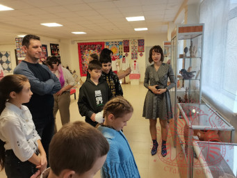Сегодня прошел урок народной культуры "Покров - натопи нашу хату без дров" вместе с дружными ученика 4